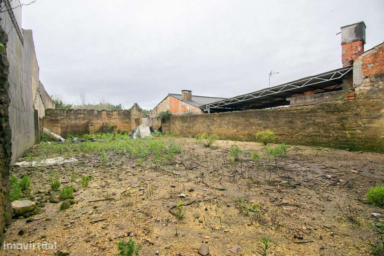 Moradia para remodelar em Pedreira de Vilarinho (Vilarinho do Bairro --7
