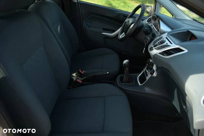 Ford Fiesta 1.25 Ghia - 21