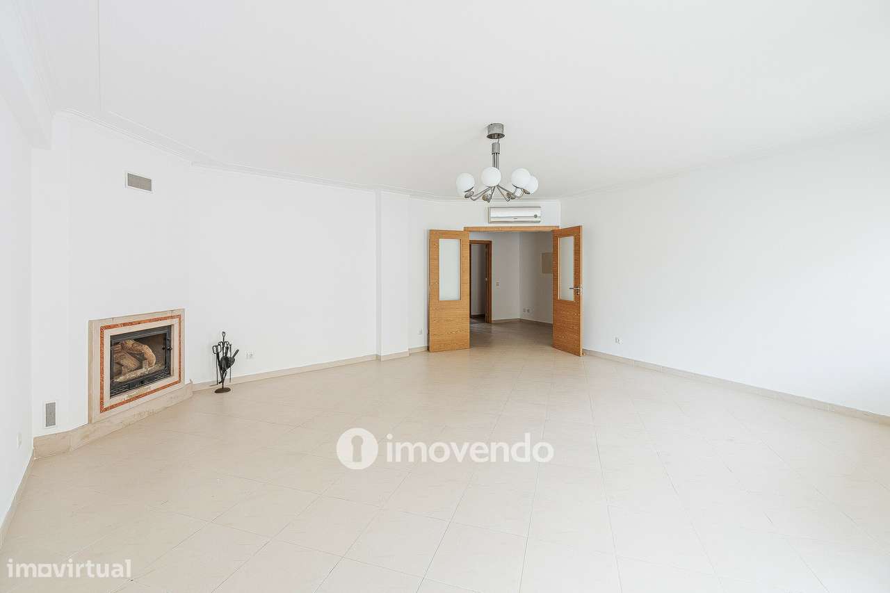 Apartamento T3 com estacionamento em S. João dos Montes - Grande imagem: 5/50