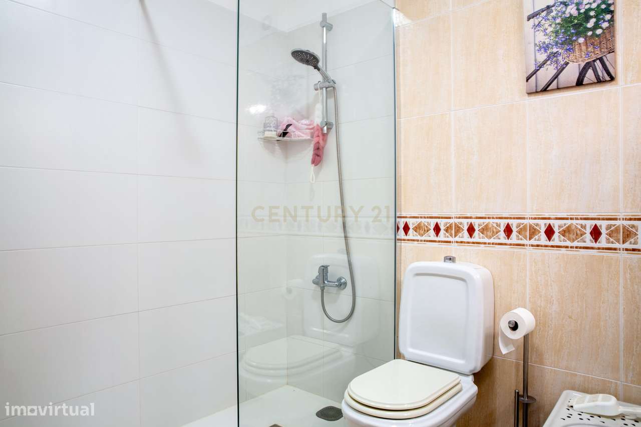 Vende-se T2 S.Marcos c/ arrecadação e vista panorâmica - Grande imagem: 2/28