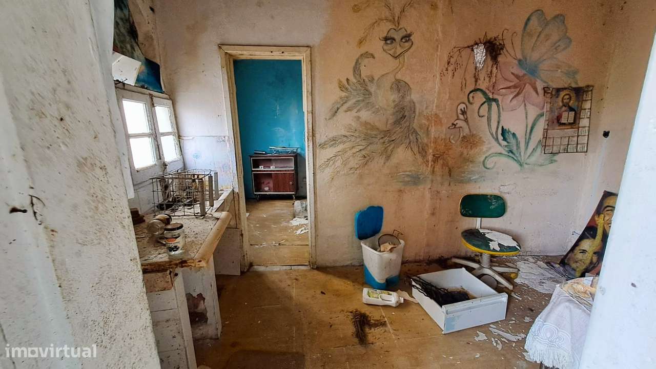 Moradia T6 para reconstrução- Santa Clara, Coimbra-24