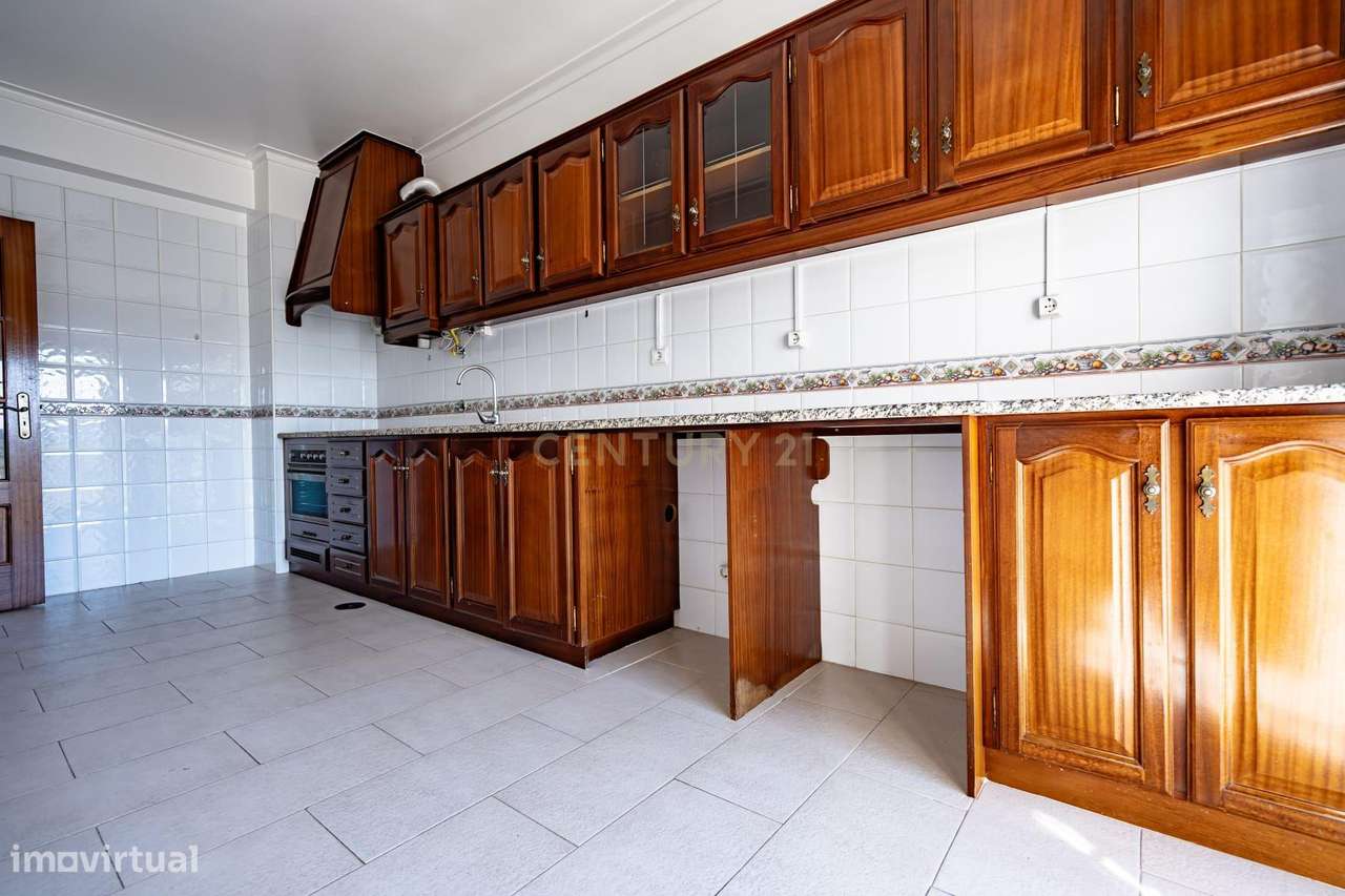 Apartamento T3 com elevador e garagem no centro da Lousã-26