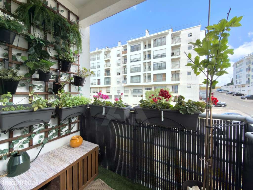 Apartamento T4 com Garagem box, na Amadora-16