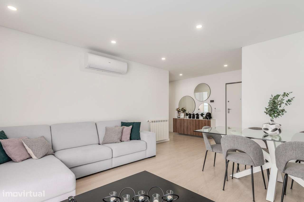 T2 Moderno (2020) com Box para 2 Carros na Urb Casas do Lago,...-5