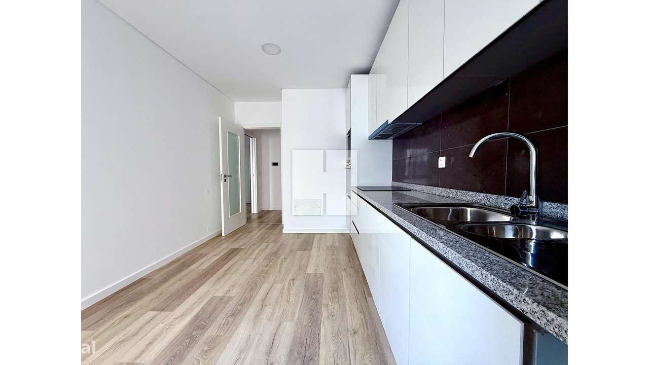 T2 com terraço e garagem NOVO - Grande imagem: 4/34