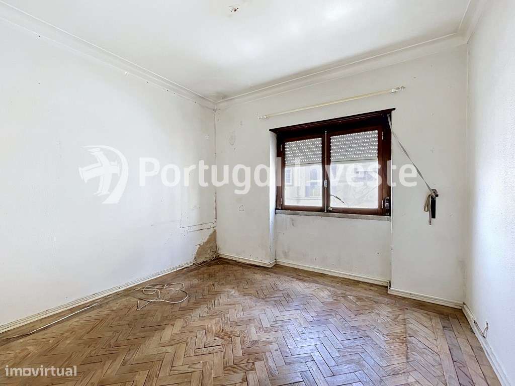 Apartamento de 5 assoalhadas na rua Capitão Leitão, Almada-20