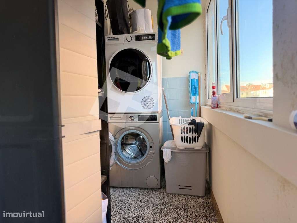 Apartamento T4 c/ Varanda - Av. Lourenço Peixinho-46