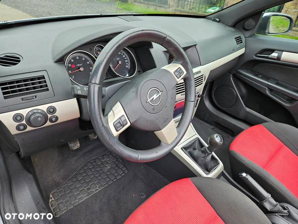 Opel Astra TwinTop 1.6 Enjoy - 19