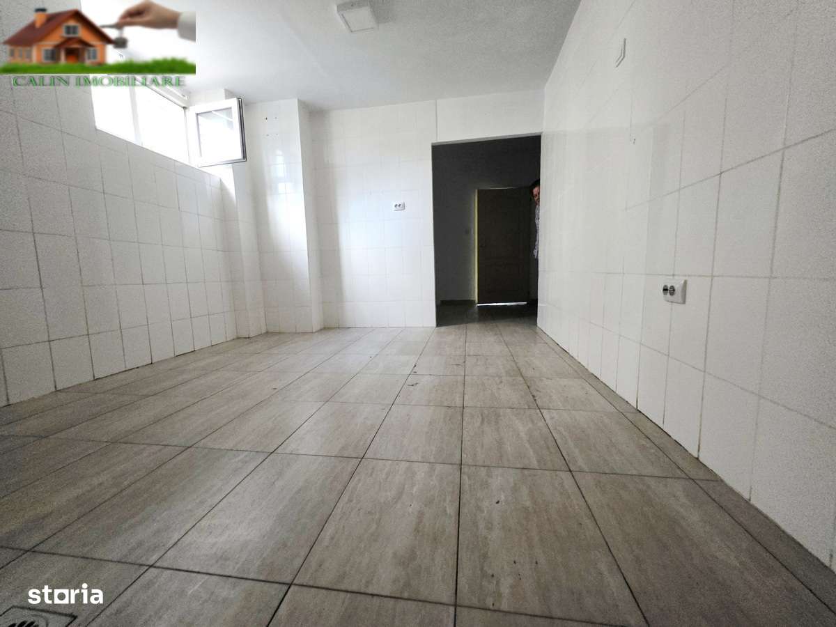 Spațiu comercial 80 mp Nicolina Belvedere, 3 cai de acces, 950 Euro - Imagine principală: 4/5
