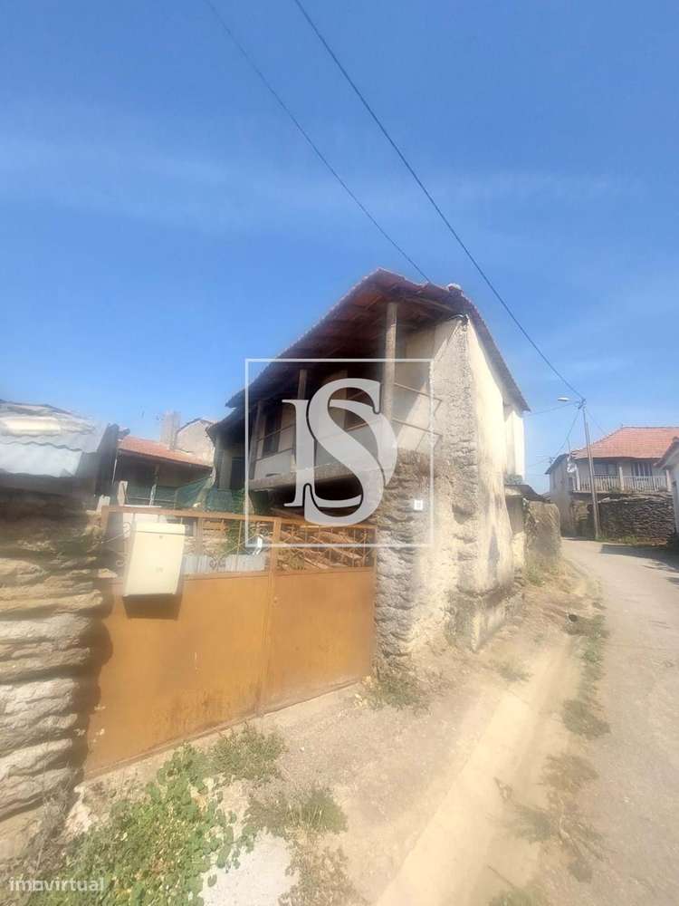 Moradia em Pedra para Restauro Vinhais-1