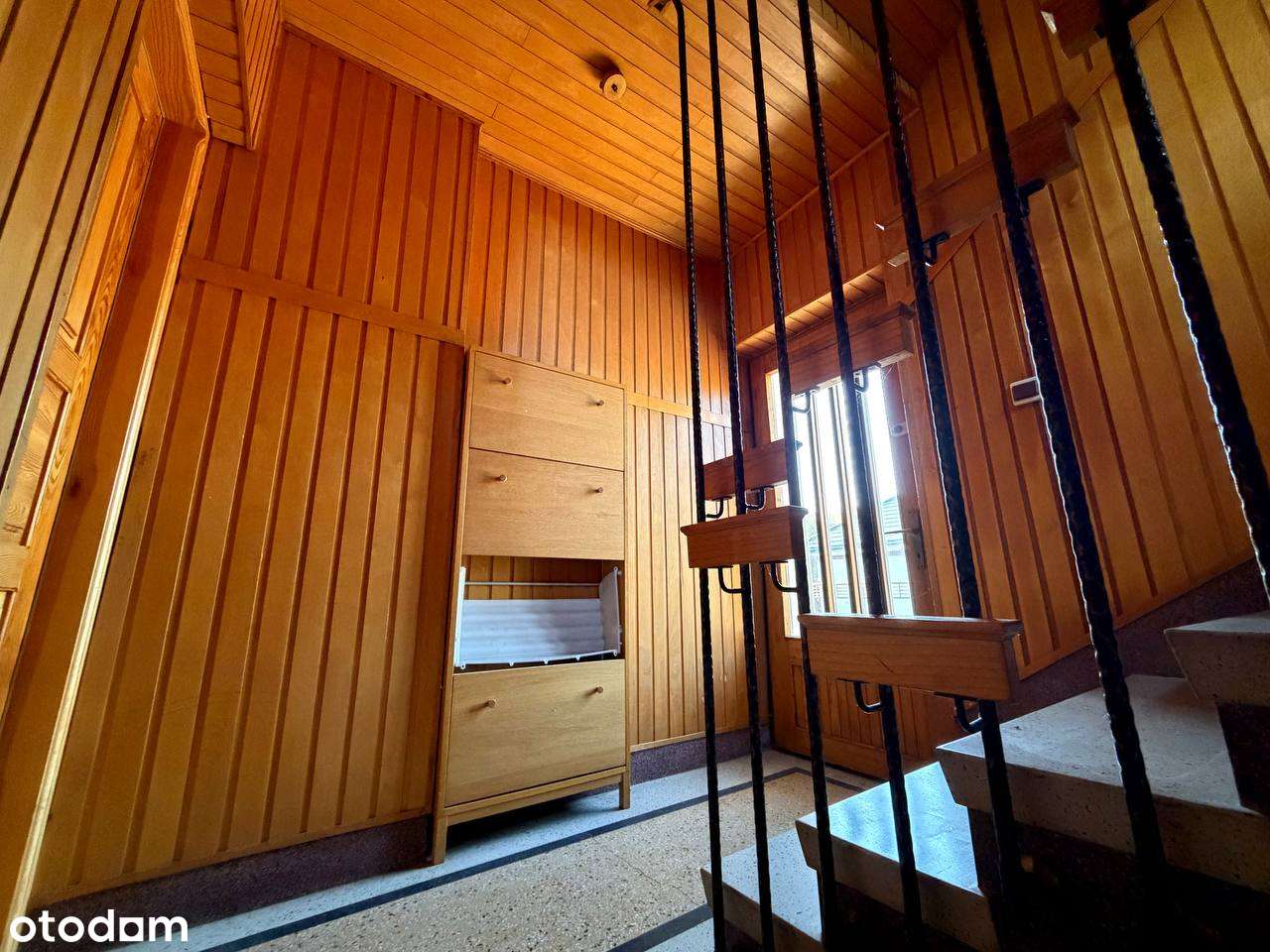 Na sprzedaż połowa domu z dwoma niezależnymi kondygnacjami + Garaż-2