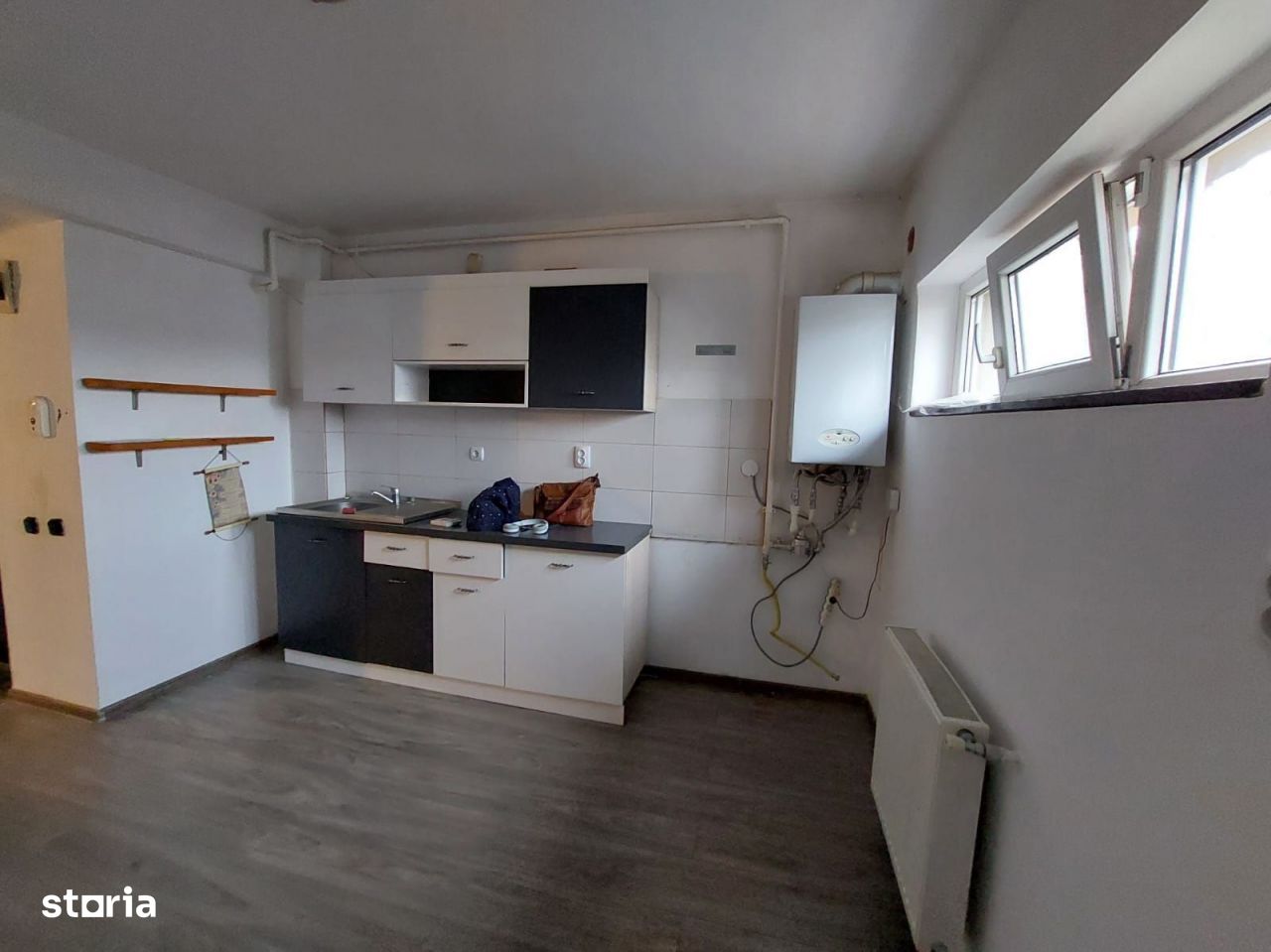 Vand apartament cu 2 camere in Floresti.