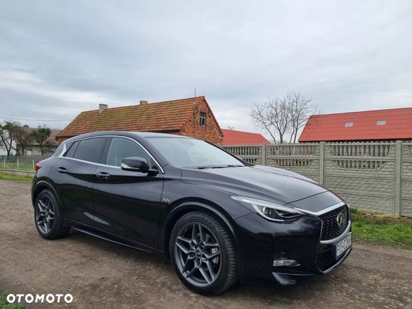 Infiniti Q30 2.2d Sport City Black 7DCT - 6