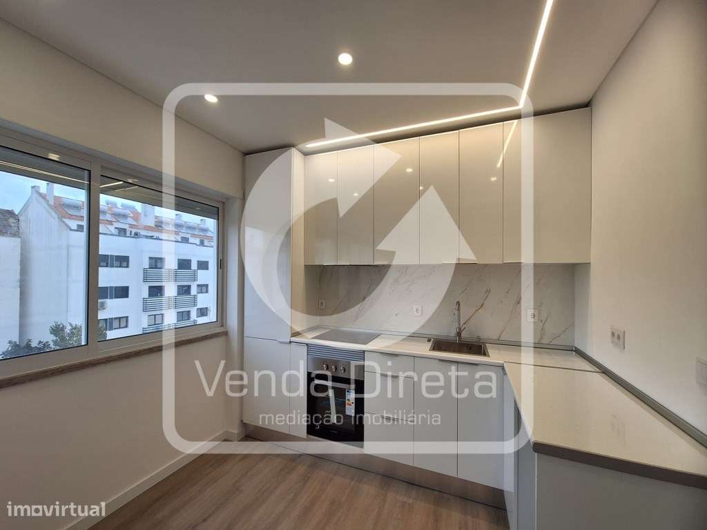 T4 totalmente remodelado no Barreiro com Varanda. - Grande imagem: 4/27