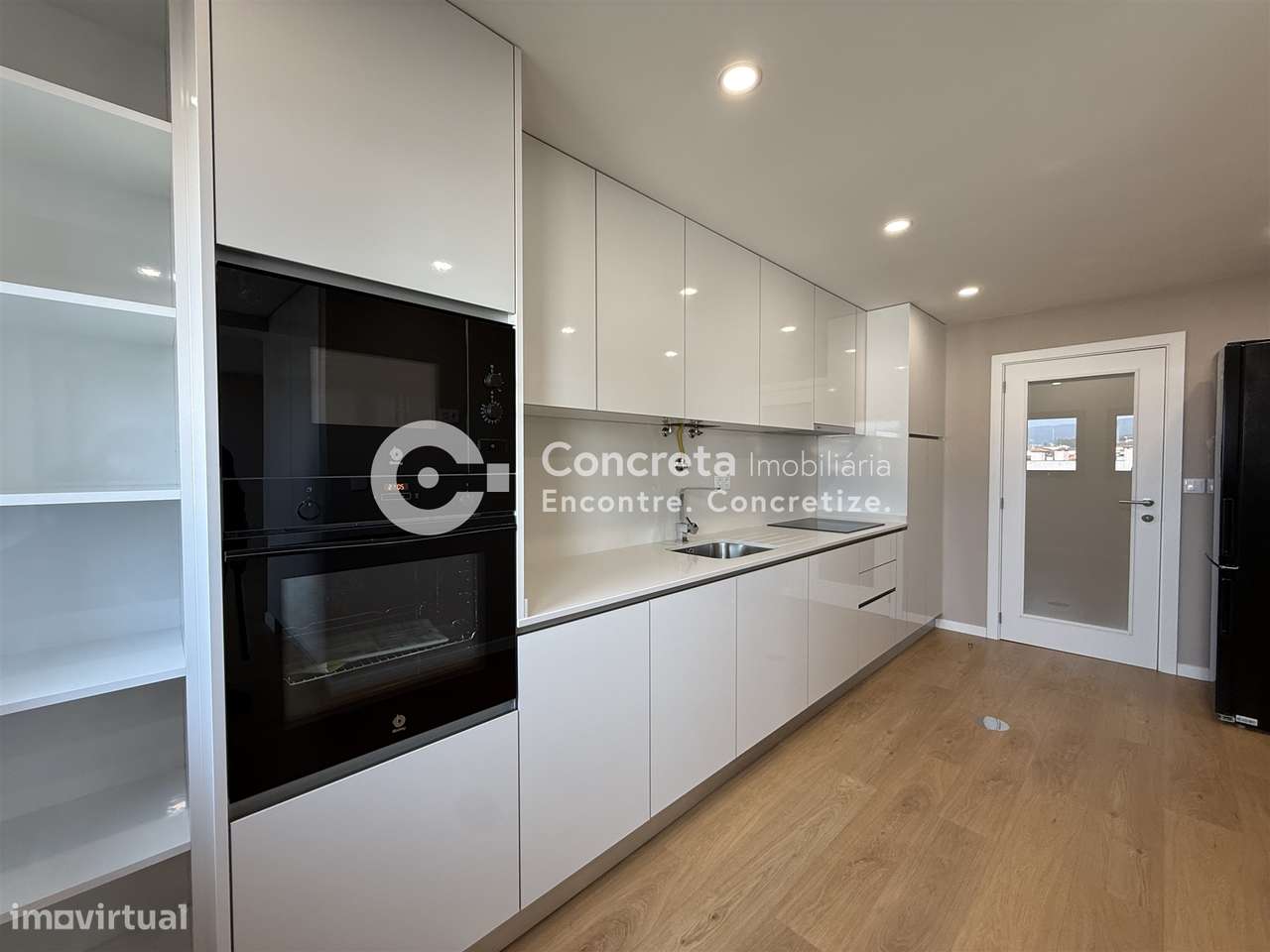 Apartamento T2 remodelado com garagem em Arcozelo, Barcelos-7