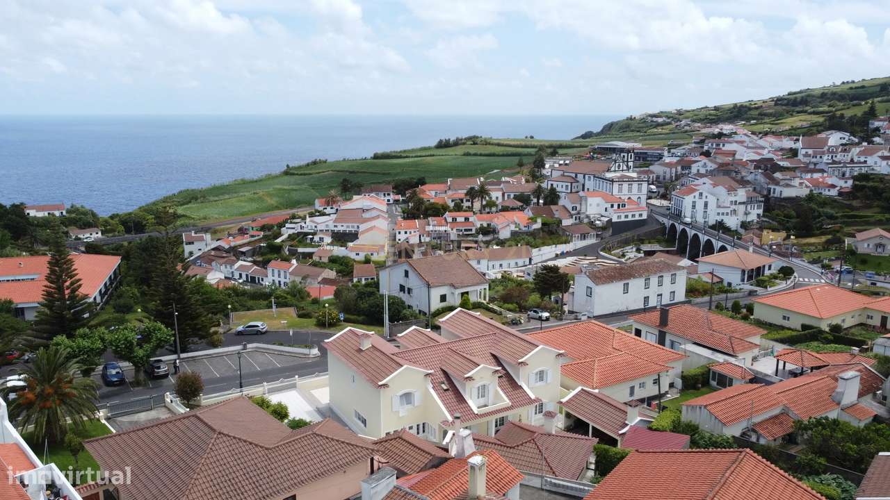 Moradia de Assinatura no Concelho do Nordeste – Exclusividade, Luz e V - Grande imagem: 4/60