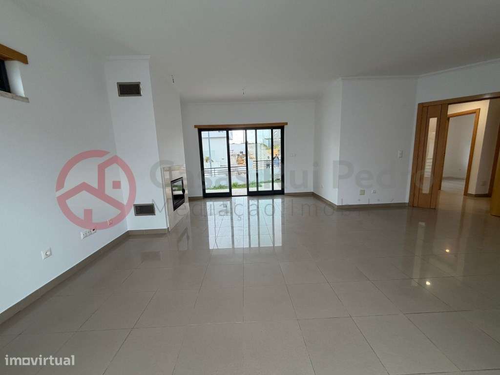 Moradia T5 remodelada no Feijó, Almada-30