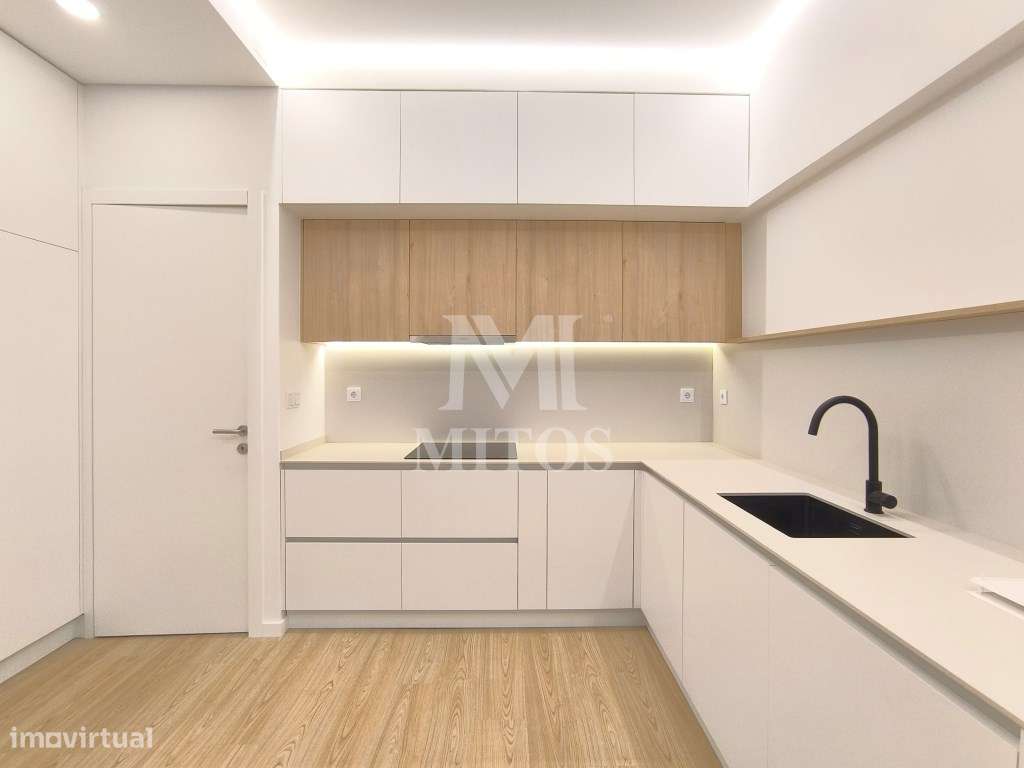 Apartamento T0+2 renovado para venda em Santa Maria Maior - Viana d... - Grande imagem: 2/14