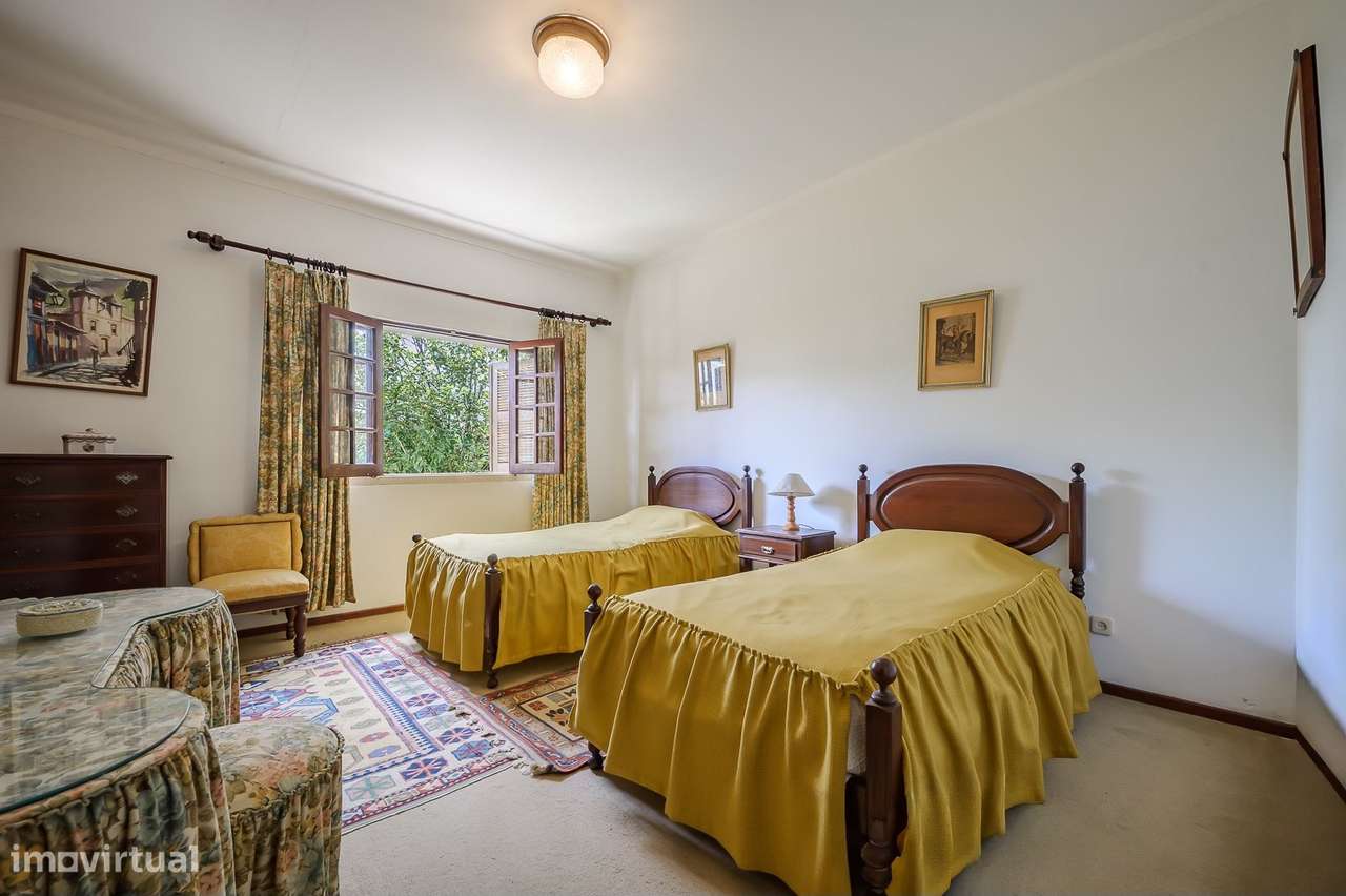 Moradia T4 com Jardim e Vista de Campo na Golegã-17