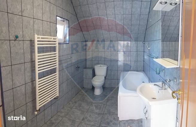 Casă / Vilă cu 5 camere de vânzare-13