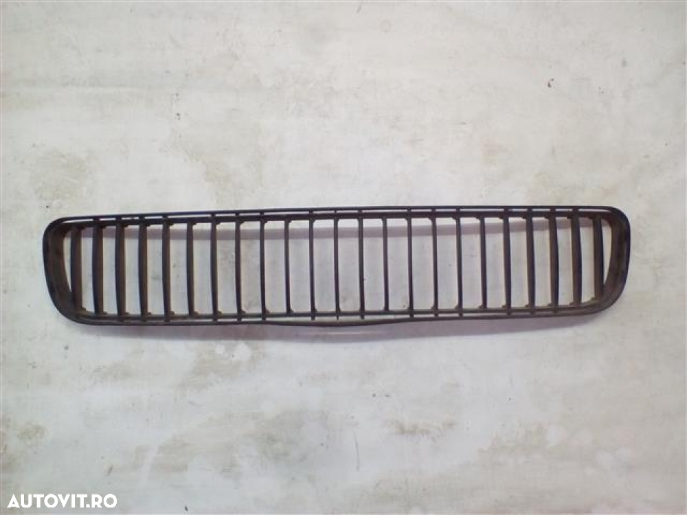 Grila centrala bara fata Skoda Fabia2 Kombi An 2007-2014 cod 5J0853677 - 2