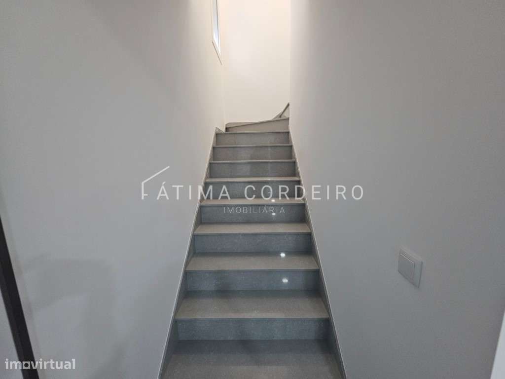 Excelente Moradia T3 em construção, Fernão Ferro.-14