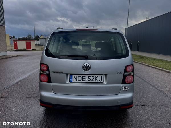 Volkswagen Touran - 6