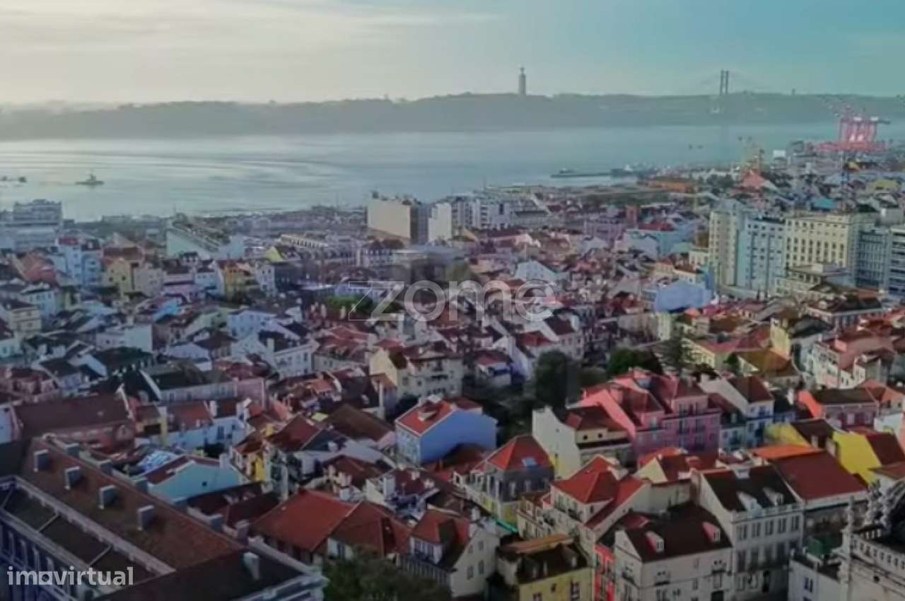 Prédio com 4 apartamentos e uma loja em Santa Catarina - Lisboa-33