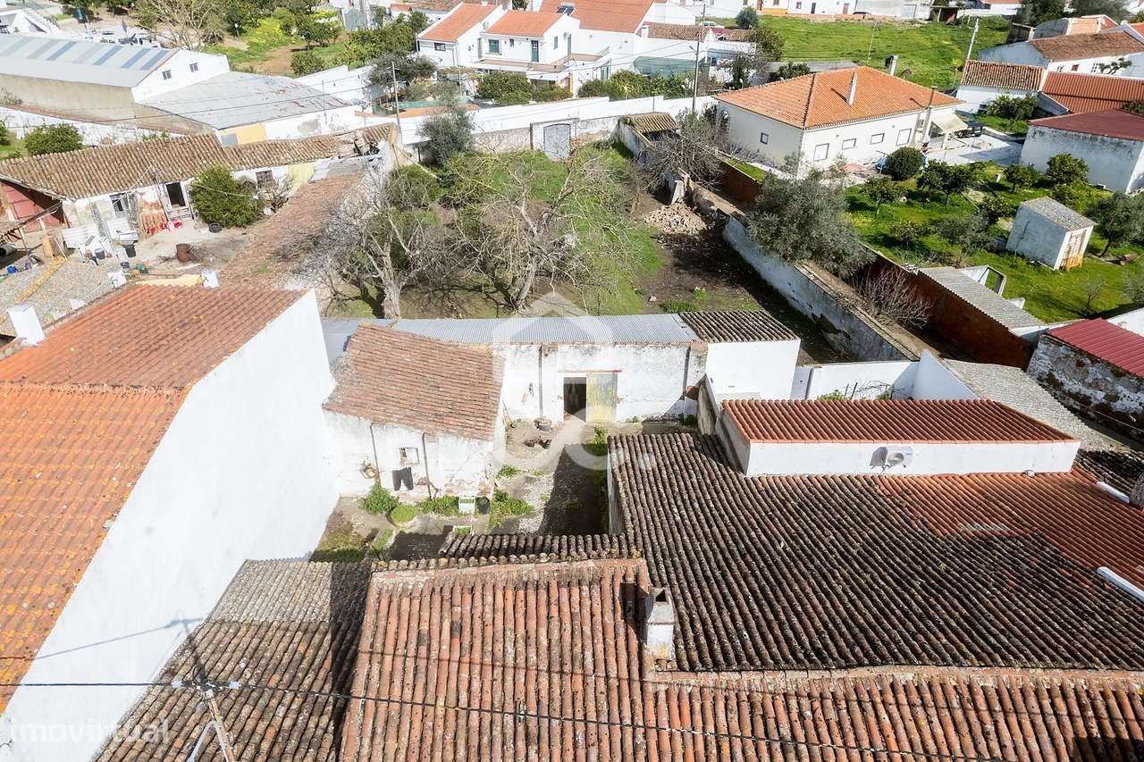 Moradia térrea c/ 311 m² de construção em lote de 1124 m² | Vila de Fr-56
