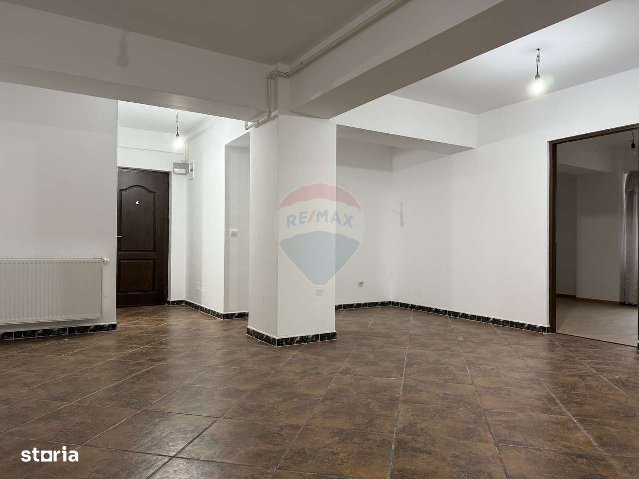 Apartament cu 3 camere de vânzare cu loc de parcare, Calea Bârladului-0