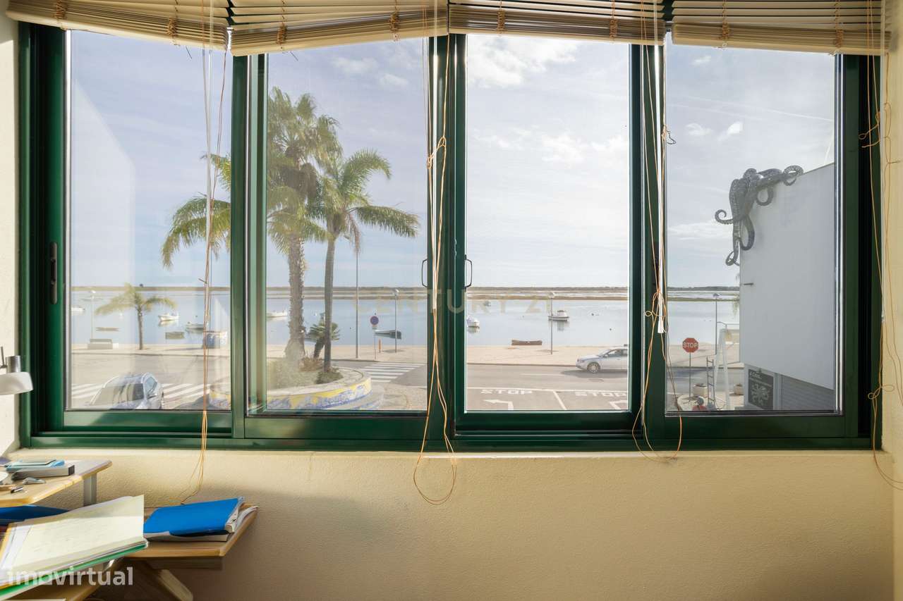 Moradia Tradicional T2 na Primeira Linha da Ria — Santa Luzia, Capital-3