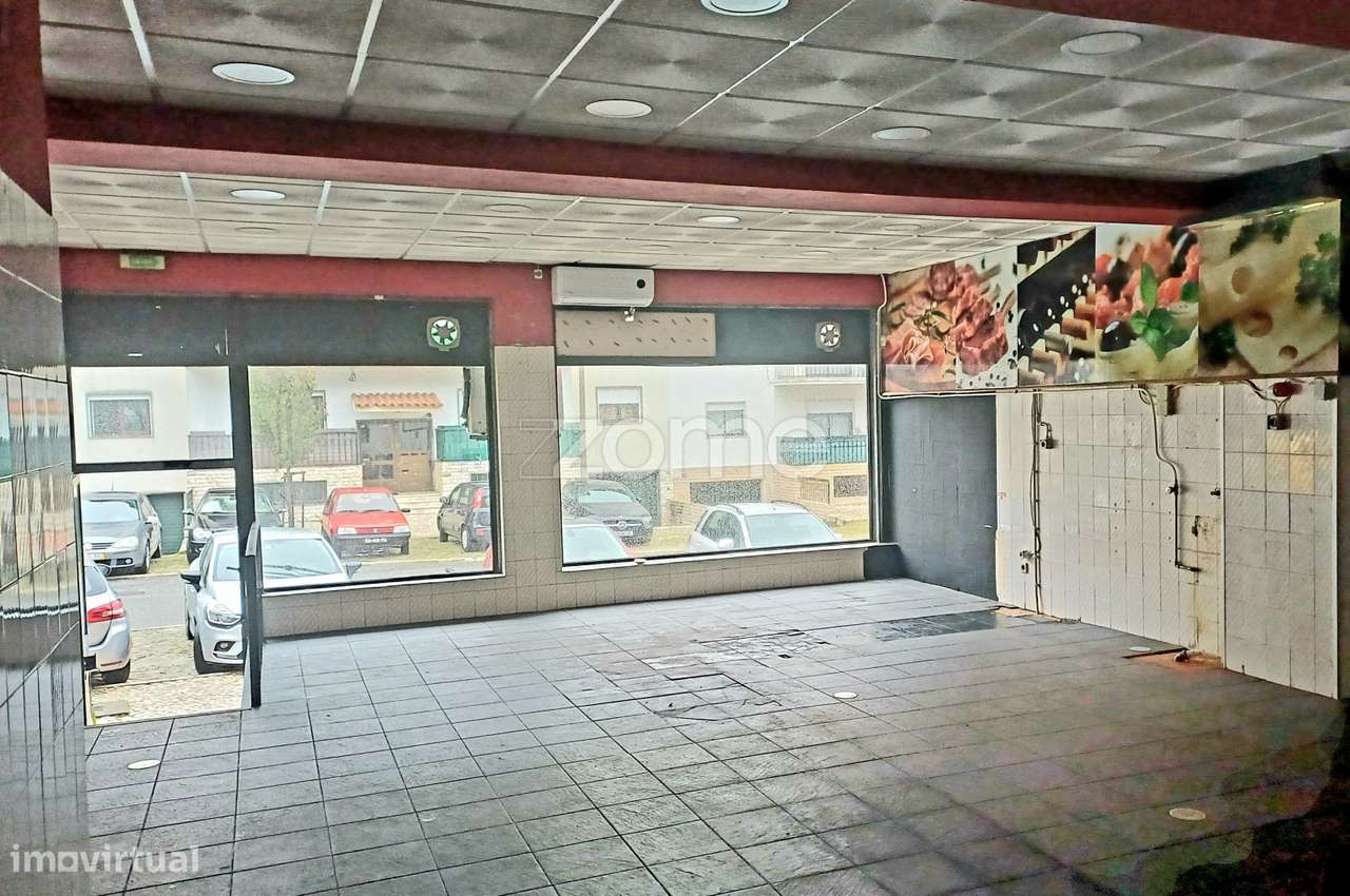 Loja com montra, Quinta da Bicuda - Grande imagem: 2/6