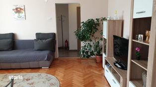 Vând apartament 2 camere în Hunedoara, transformat în 3 camere