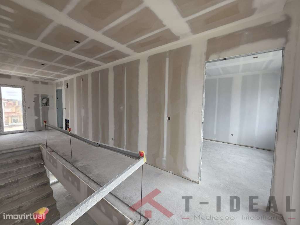 Moradia T4 Moderna na Lourinhã-20
