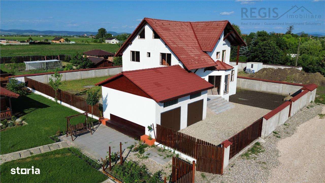 Vila la rosu intr o zona rezidentiala exclusivista Halchiu - Imagine principală: 2/20