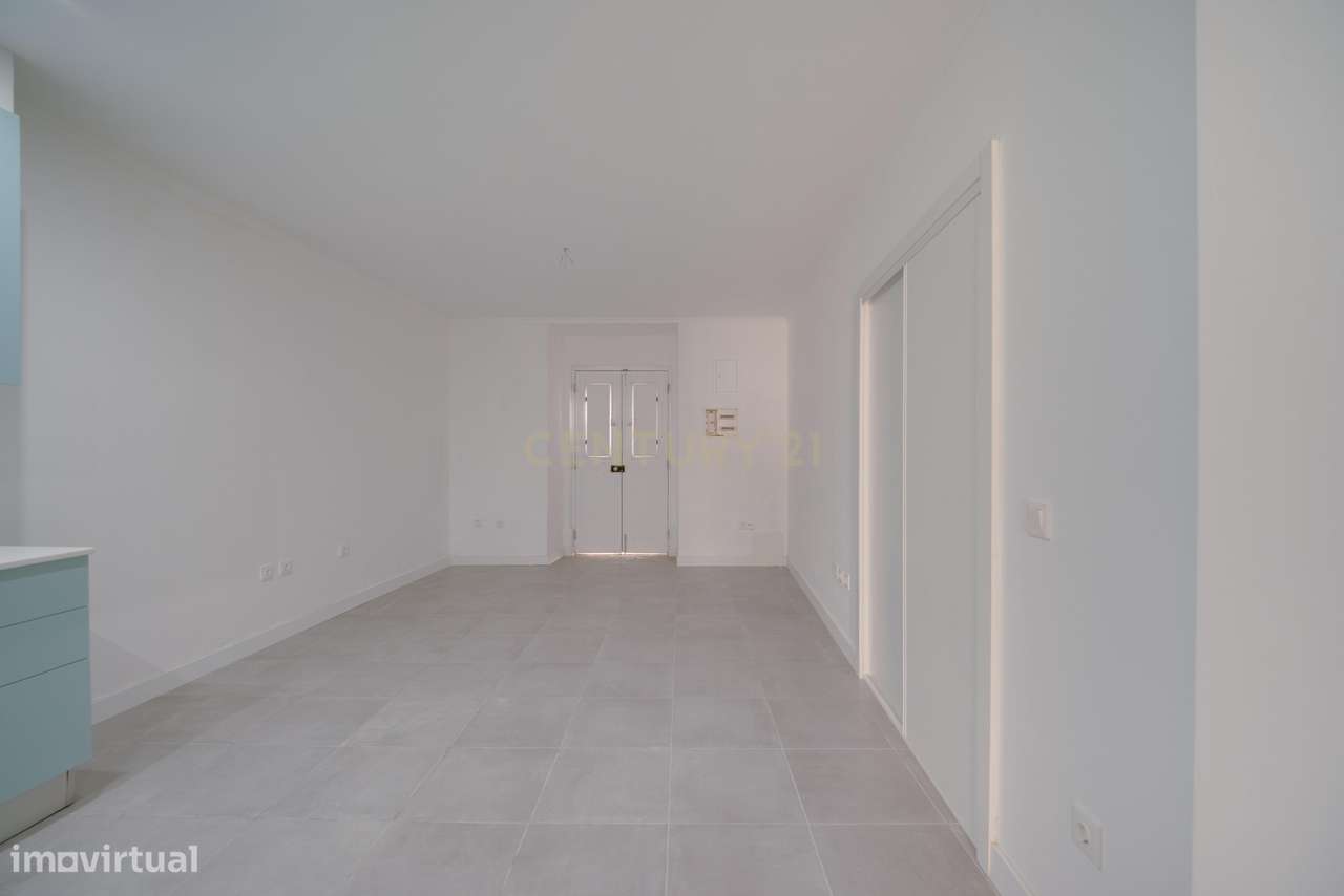 Prédio c/ 2 apartamentos (T1 e T2) com Pátio e Terraço - Centro Histór-10