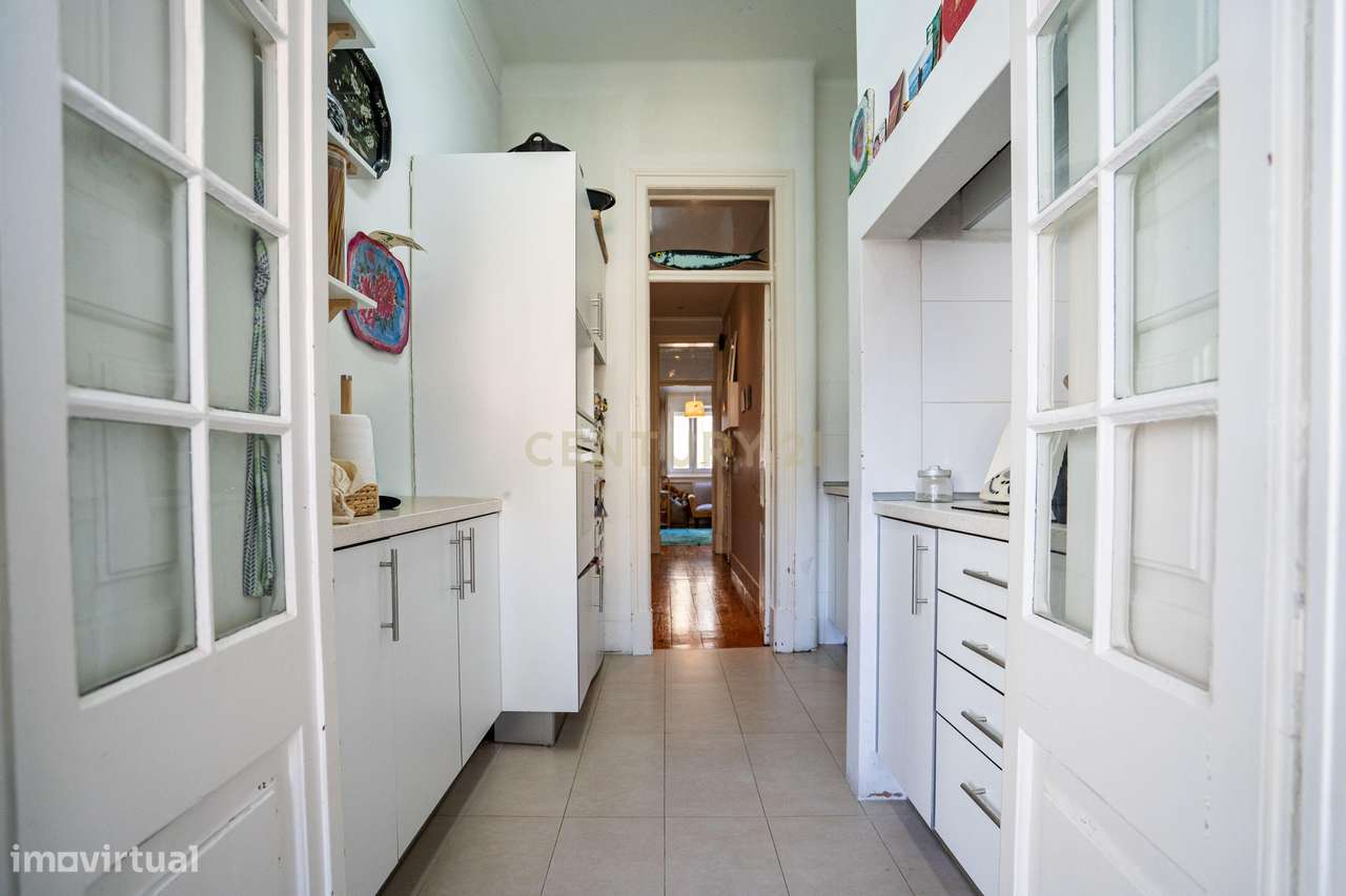 Apartamento T3, em São Vicente, com Pé Direito Alto e Tetos Trabalhado-4