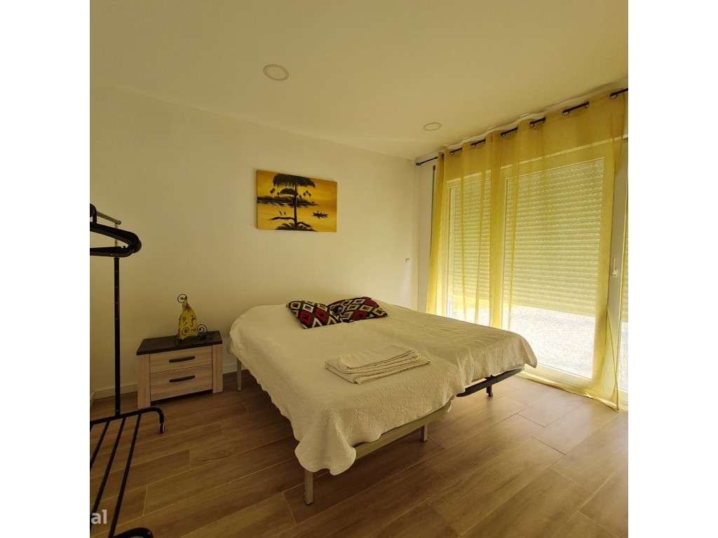 Vende-se moradia T8 junto á Praia da Assenta-33