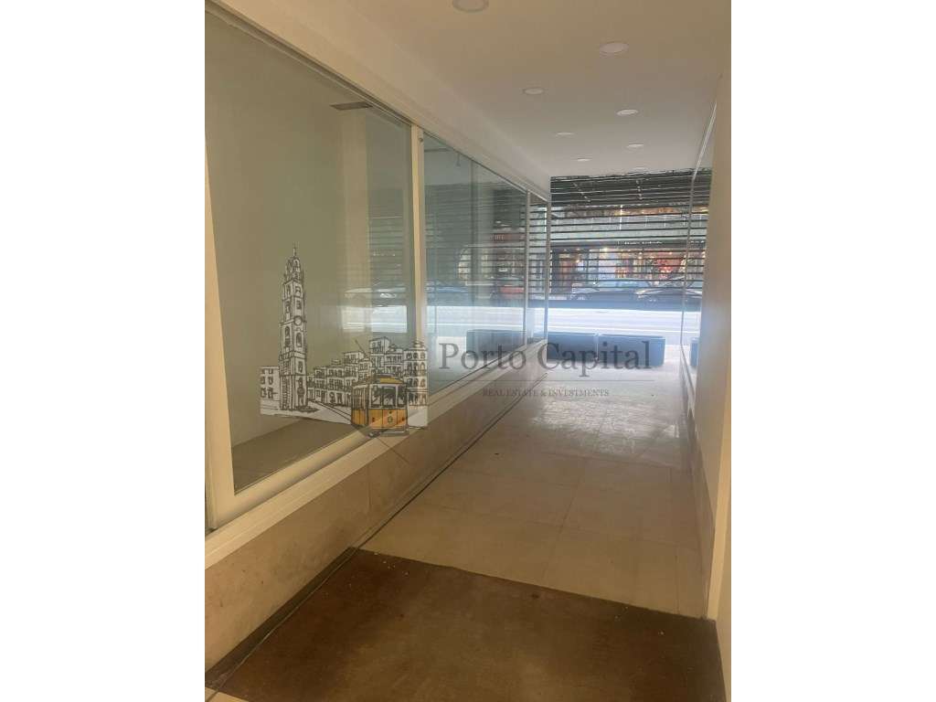 LOJA PARA ARRENDAMENTO JUNTO A ROTUNDA DA BOAVISTA - Grande imagem: 3/34