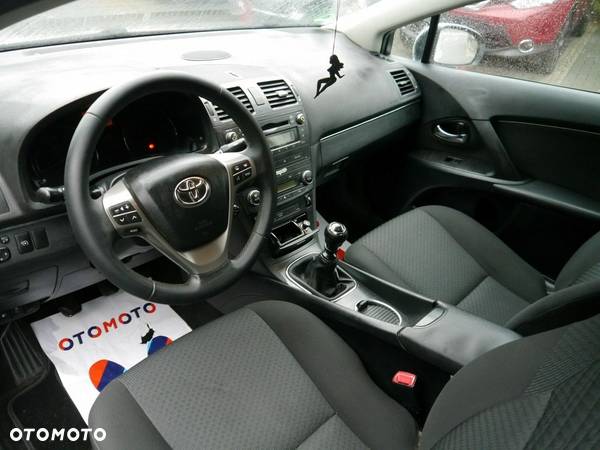 Toyota Avensis 1.8 Active - 19