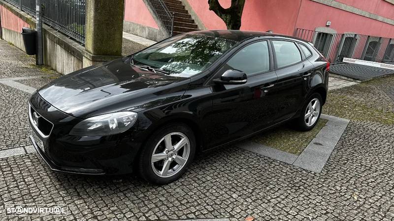 Volvo V40 2.0 D3 Momentum - 1