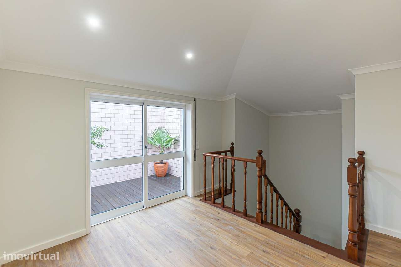 T4 DUPLEX COBERTURA,196 m², 4 Varandas/Solários, Garagem em Arcozelo-22