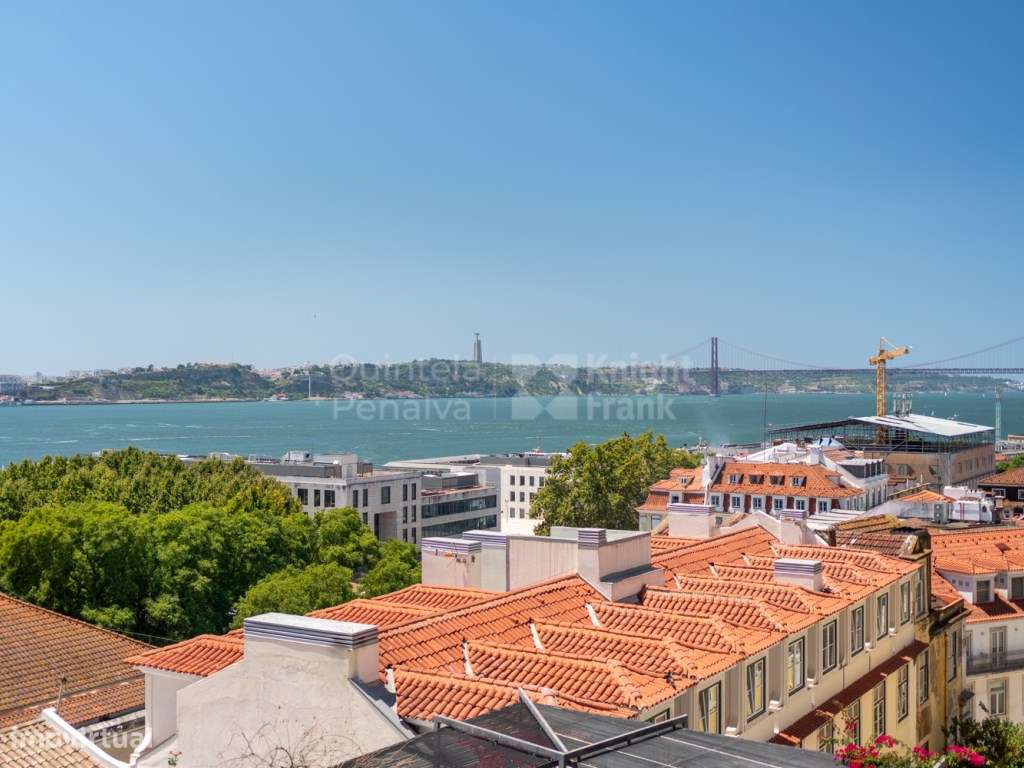 T3 Chiado vista rio Tejo com terraço e garagem-15