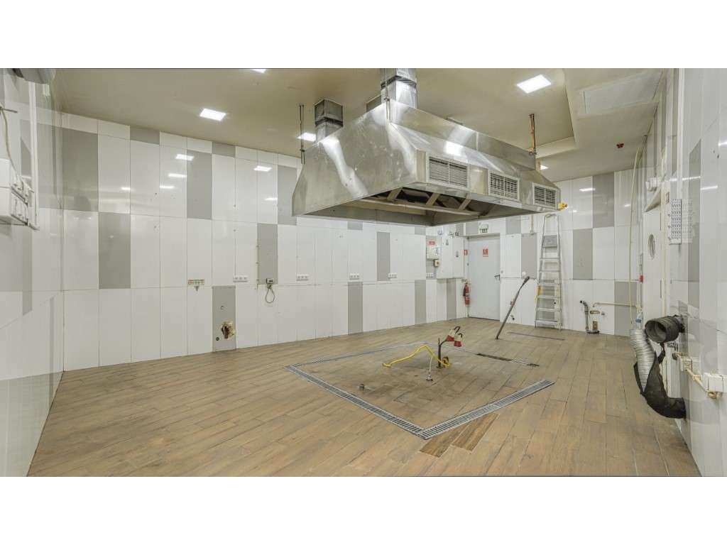 Loja no Centro de Lisboa | 265 m² | Sem Trespasse-10