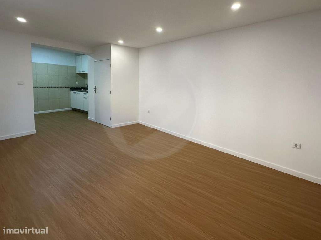 Andar Moradia T1 Totalmente Remodelado em Amorim na Póvoa de Varzim - Grande imagem: 4/25