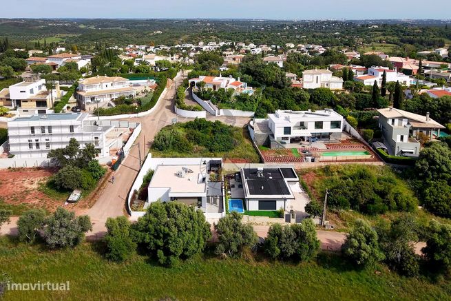 Moradia Térrea Moderna com Acabamentos de Luxo em Monte Canelas – Port-49