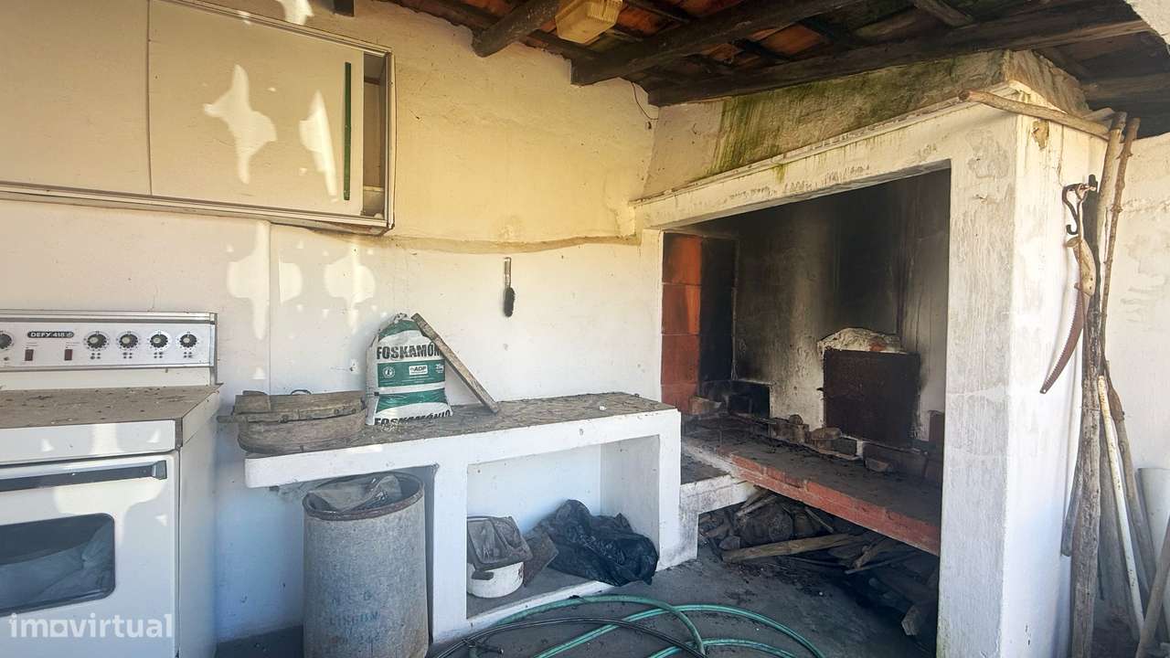 Moradia Isolada com Terreno Amplo em Parceiros da Igreja, torres novas-25