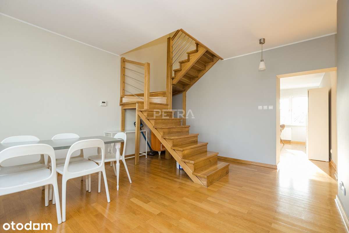 Przestronne, dwupoziomowe mieszkanie przy metrze-7