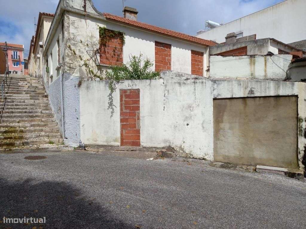 Prédio - Edifício de moradia T4, mais 3 Div. Susc. Utilz. Independente-5