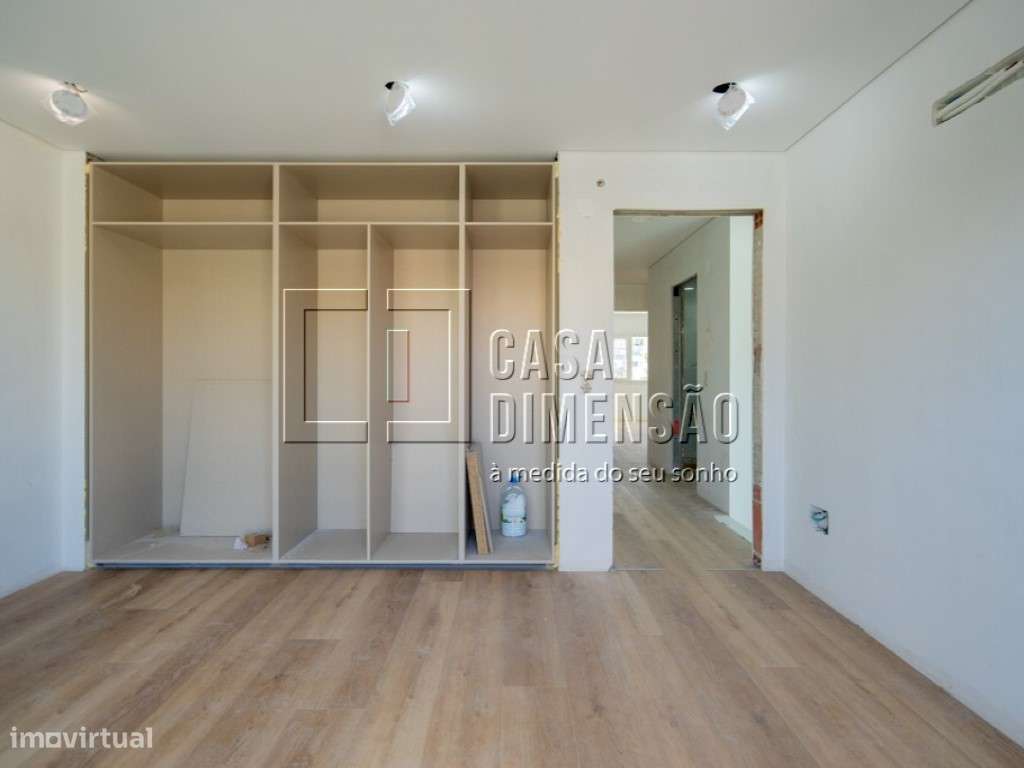 Moradia isolada de tipologia T4 localizada na zona da Charneca da C...-30